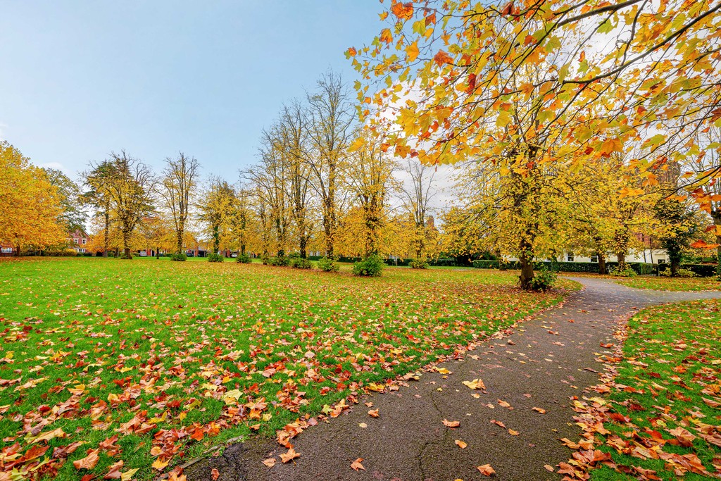 Property in Cardwells Keep, Guildford, Surrey, GU2 9PD