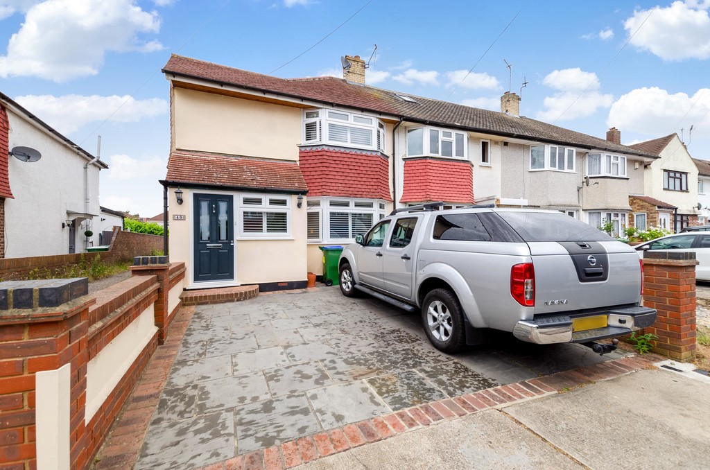 Property in Holbeach Gardens, Sidcup, DA15 8QW