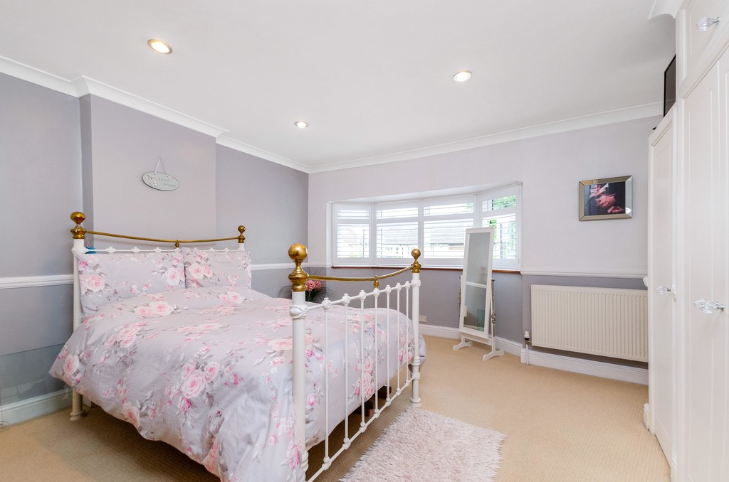 Property in Holbeach Gardens, Sidcup, DA15 8QW