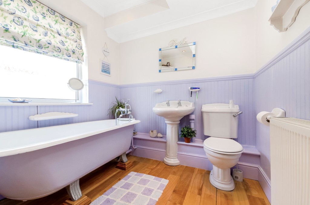 Property in Holbeach Gardens, Sidcup, DA15 8QW