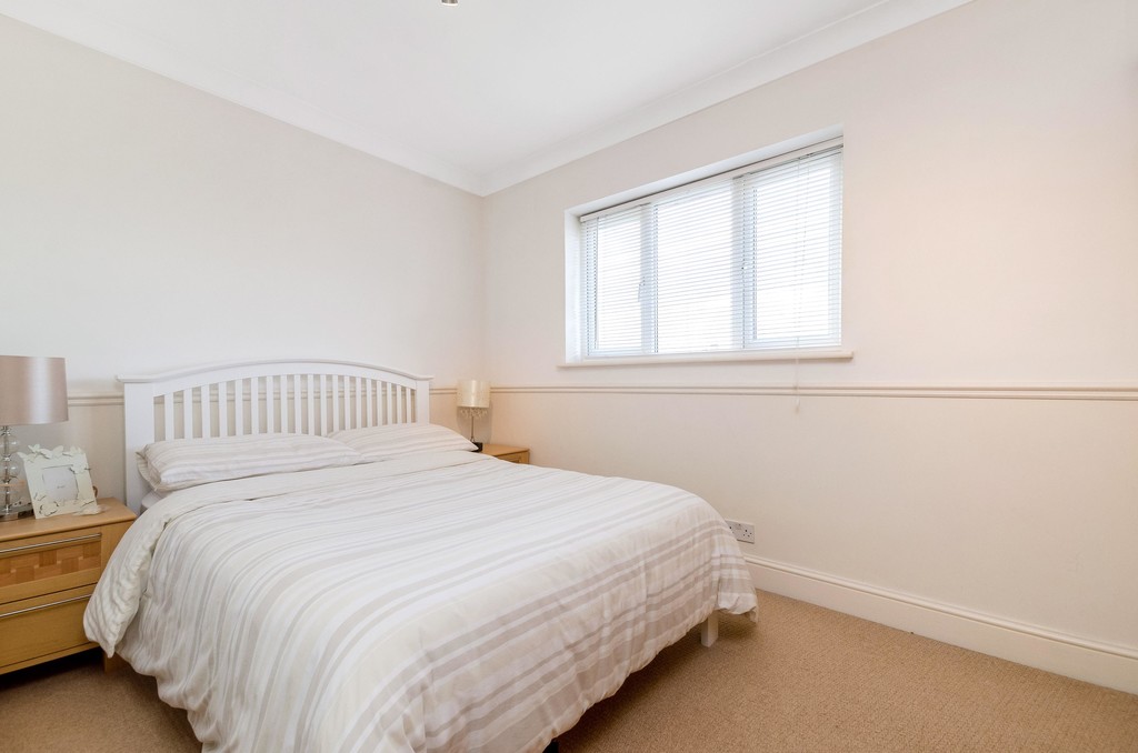Property in Holbeach Gardens, Sidcup, DA15 8QW