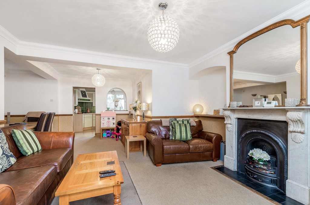 Property in Holbeach Gardens, Sidcup, DA15 8QW