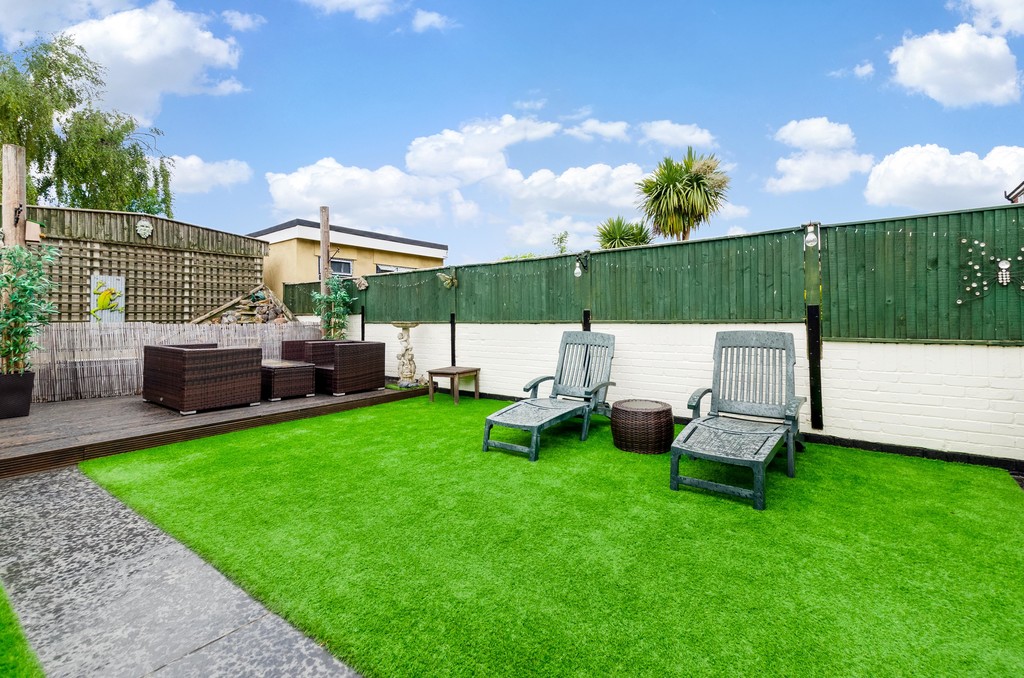 Property in Holbeach Gardens, Sidcup, DA15 8QW