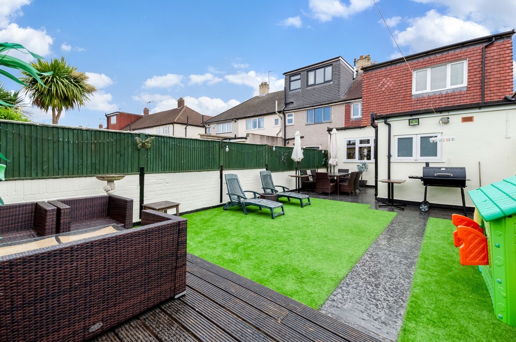 Property in Holbeach Gardens, Sidcup, DA15 8QW