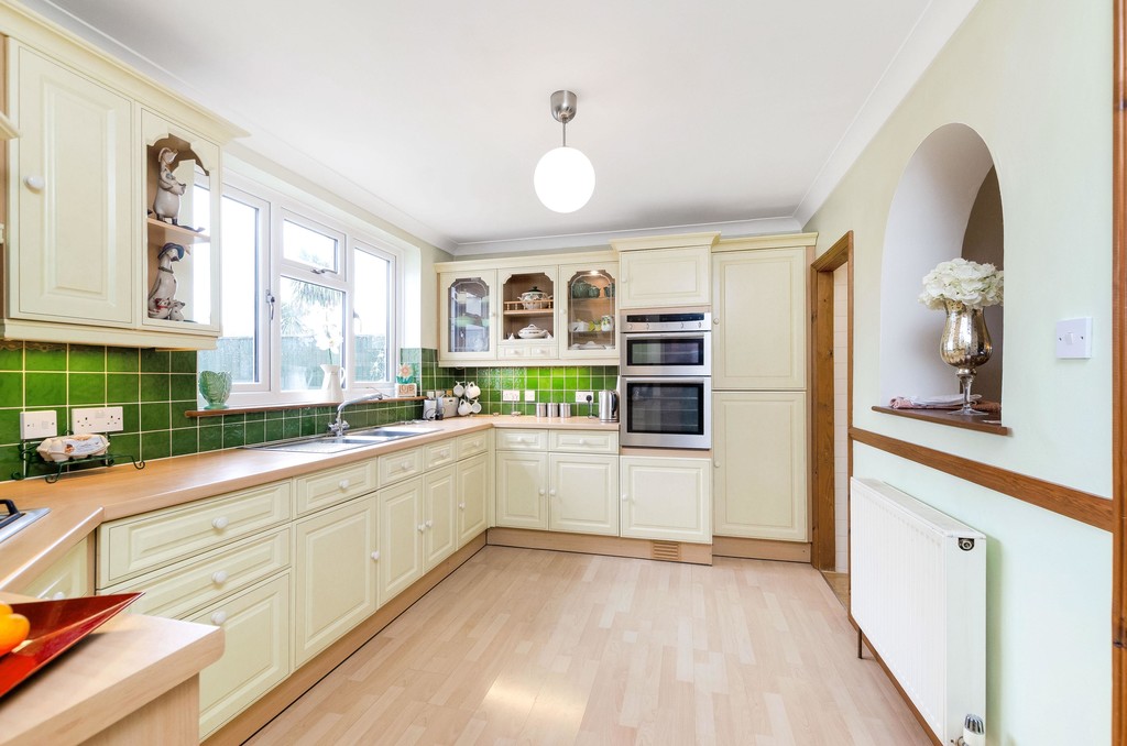 Property in Holbeach Gardens, Sidcup, DA15 8QW