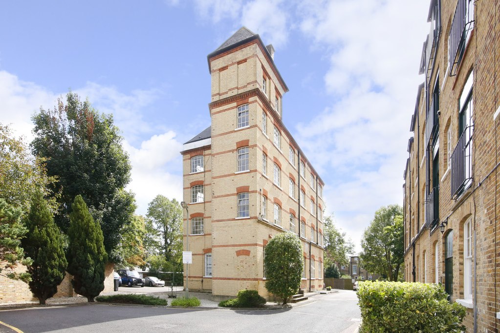 Property in Park Road, Bromley, BR1 3HP