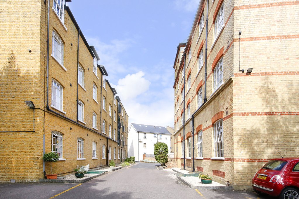 Property in Park Road, Bromley, BR1 3HP