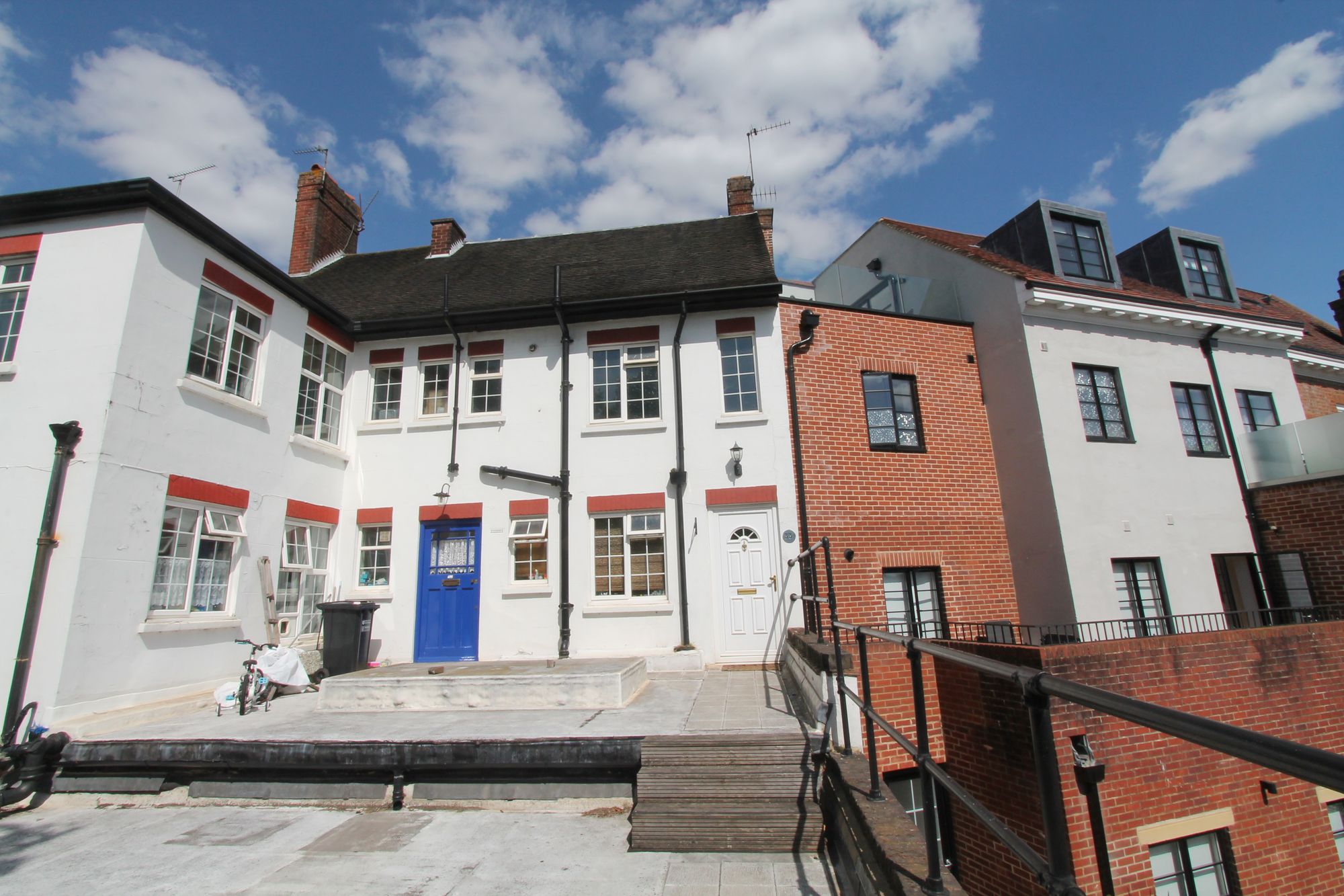 a Salisbury Square, Hatfield, AL9