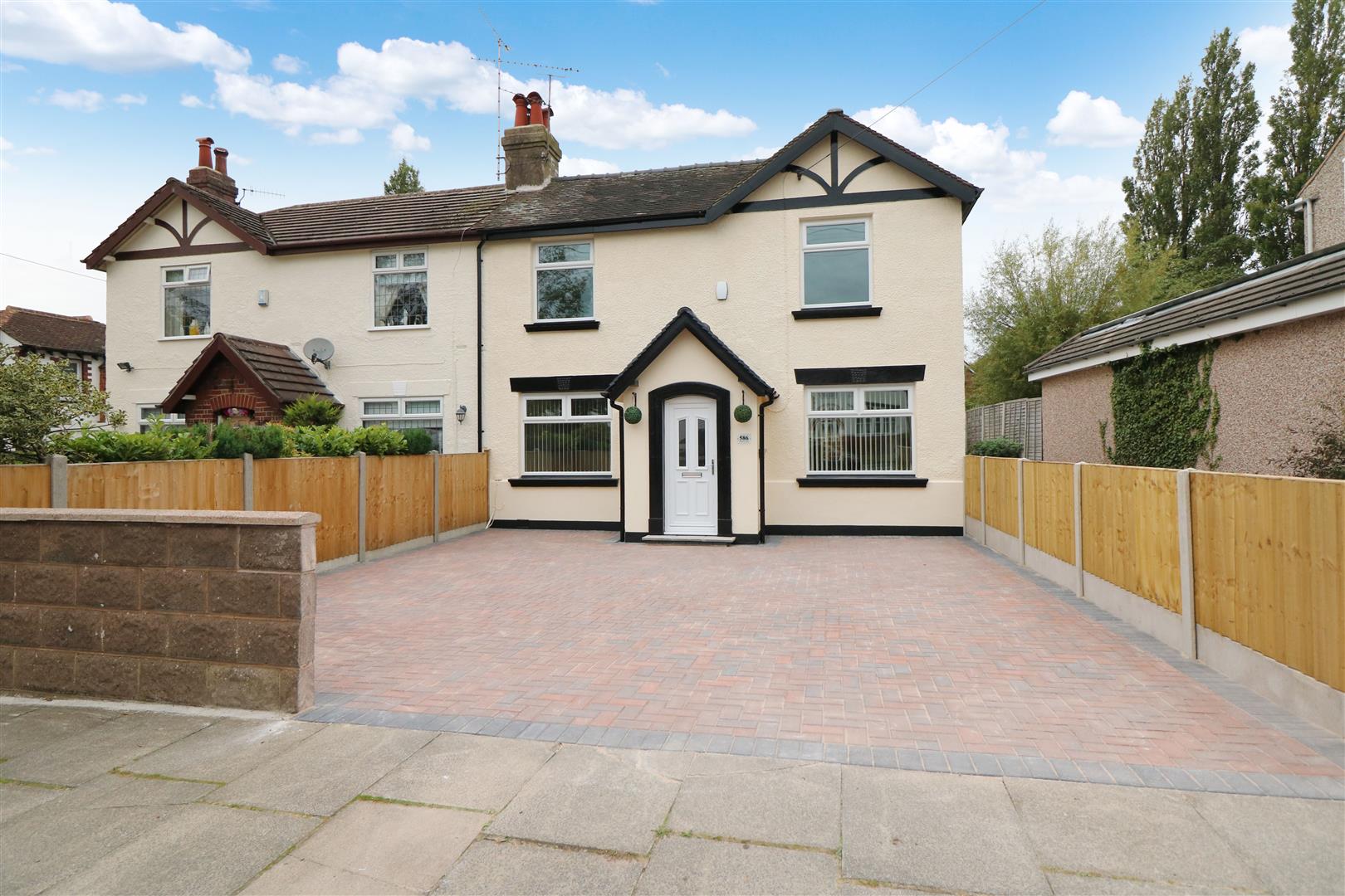 Property in Trentham Road, Blurton, StokeOnTrent, Staffordshire, ST3 3DH