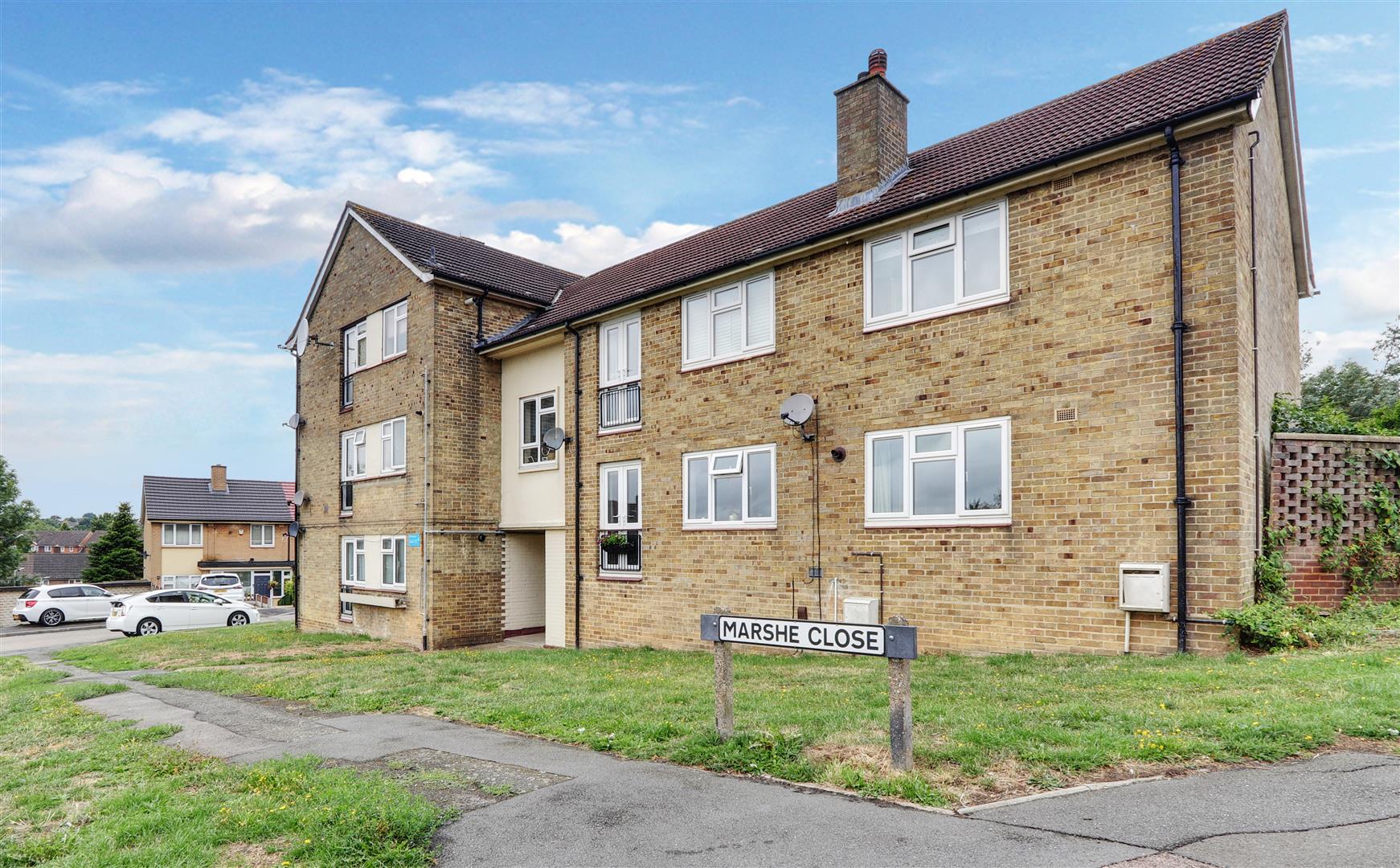 Property in Marshe Close, Potters Bar, Hertfordshire, EN6 5NR