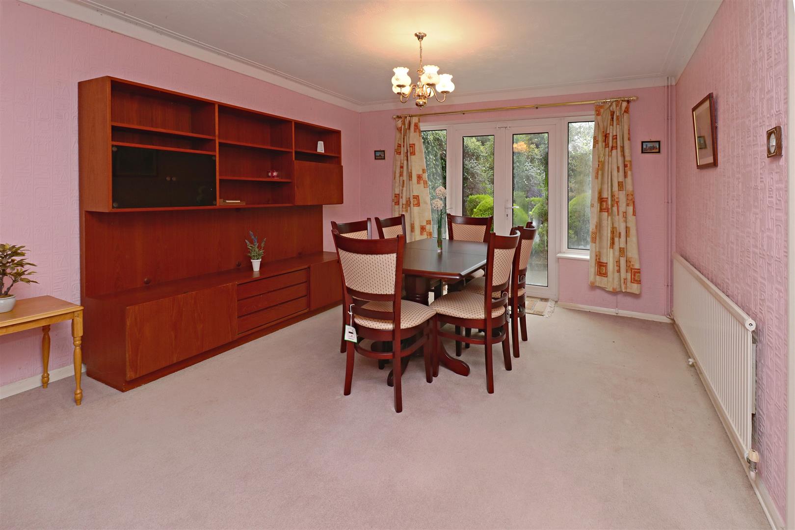 Property in Belgrave Gardens, Oakwood, N14 4TS