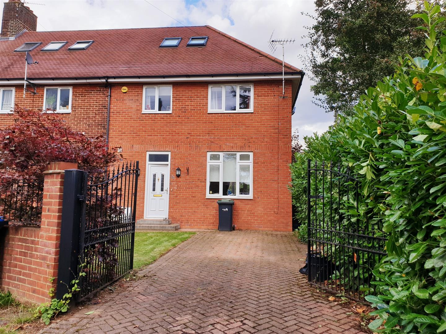 Property in Priory Close, Oakwood, N14 4AW