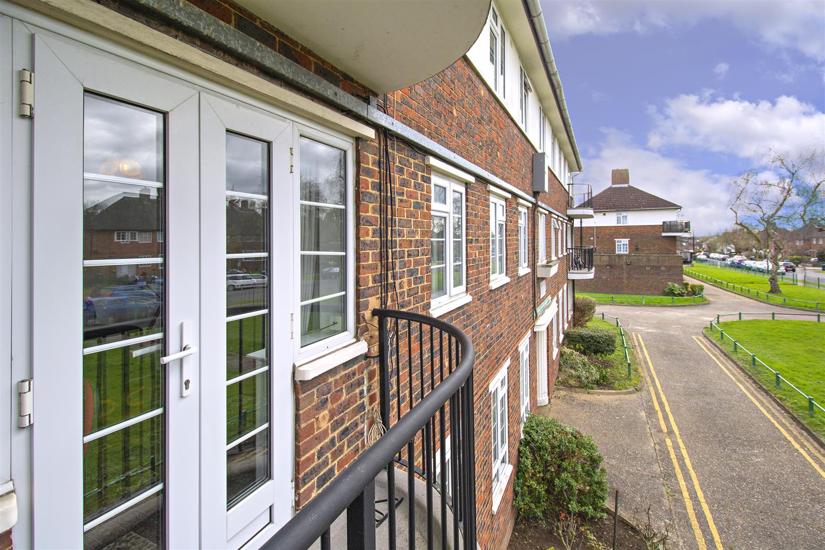 Property in Reservoir Road, London, N14 4BE