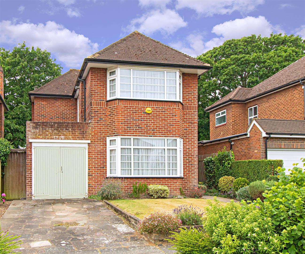 Property in Lonsdale Drive, Oakwood, EN2 7LJ