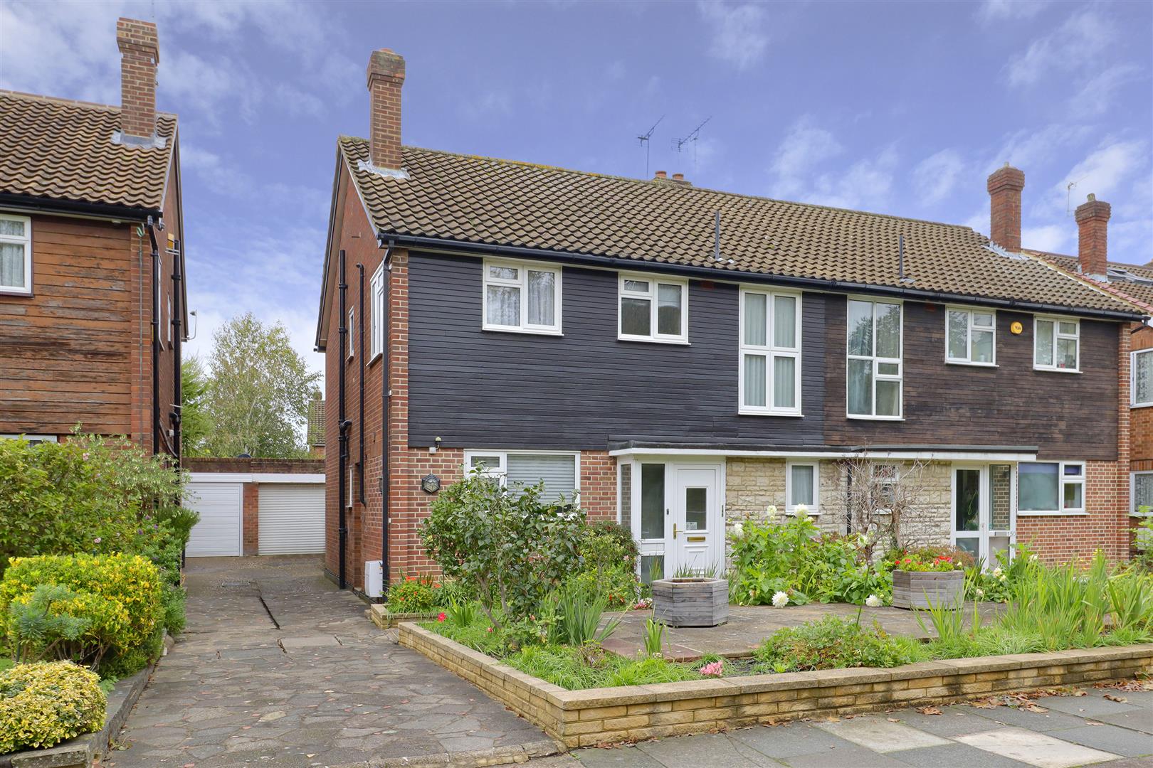 Property in Bramley Road, Oakwood, N14 4HU