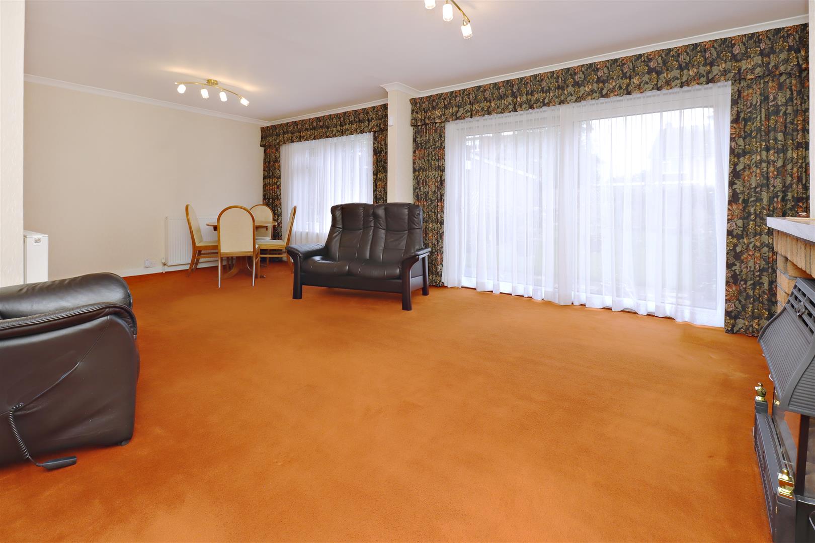 Property in Bramley Road, Oakwood, N14 4HU