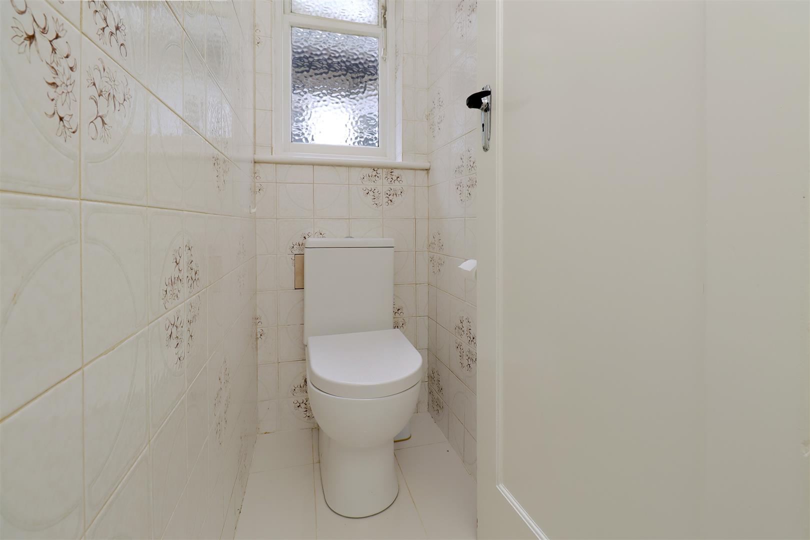 Property in Sheringham Avenue, Oakwood, N14 4UB