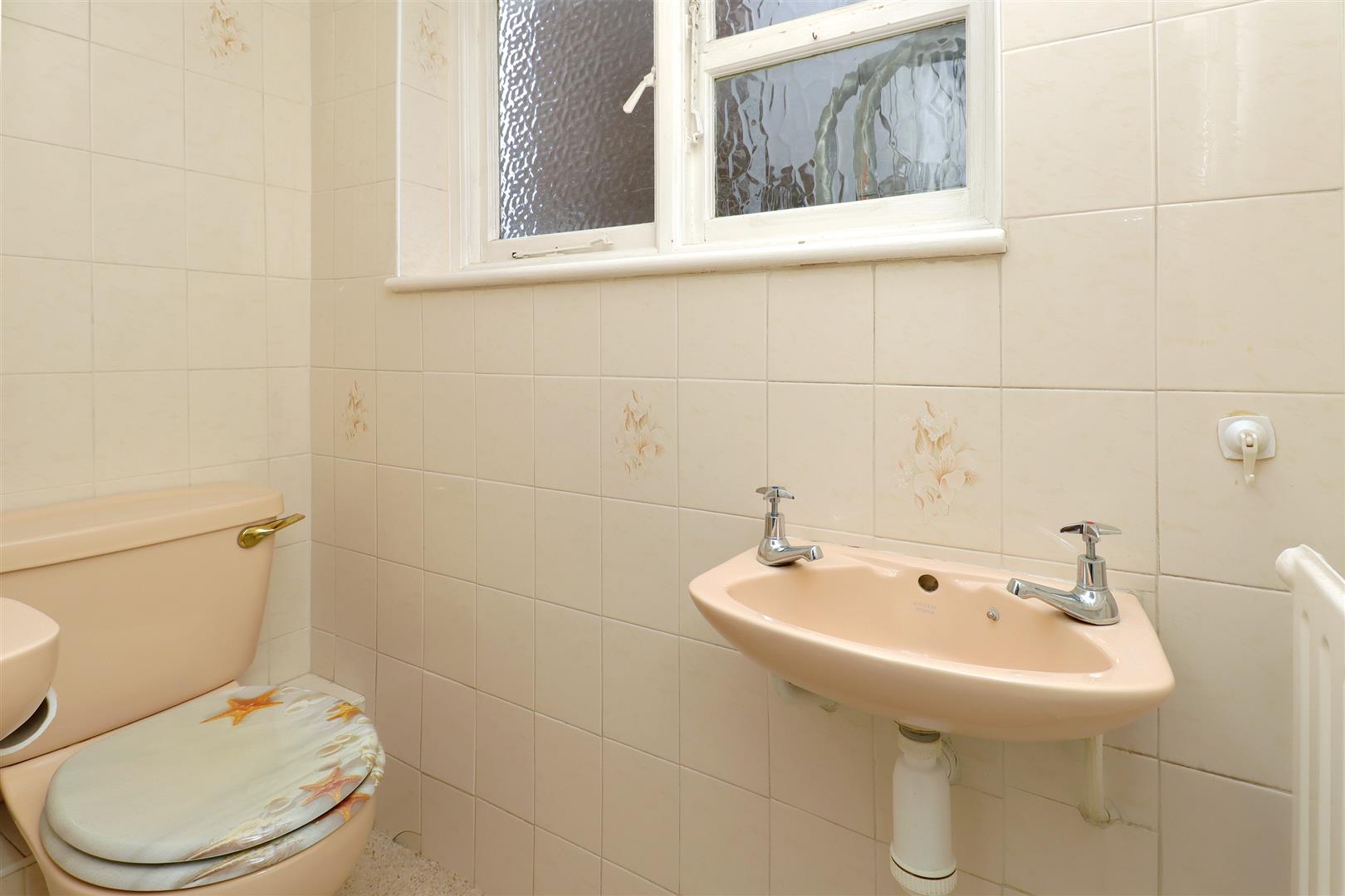 Property in Sheringham Avenue, Oakwood, N14 4UB