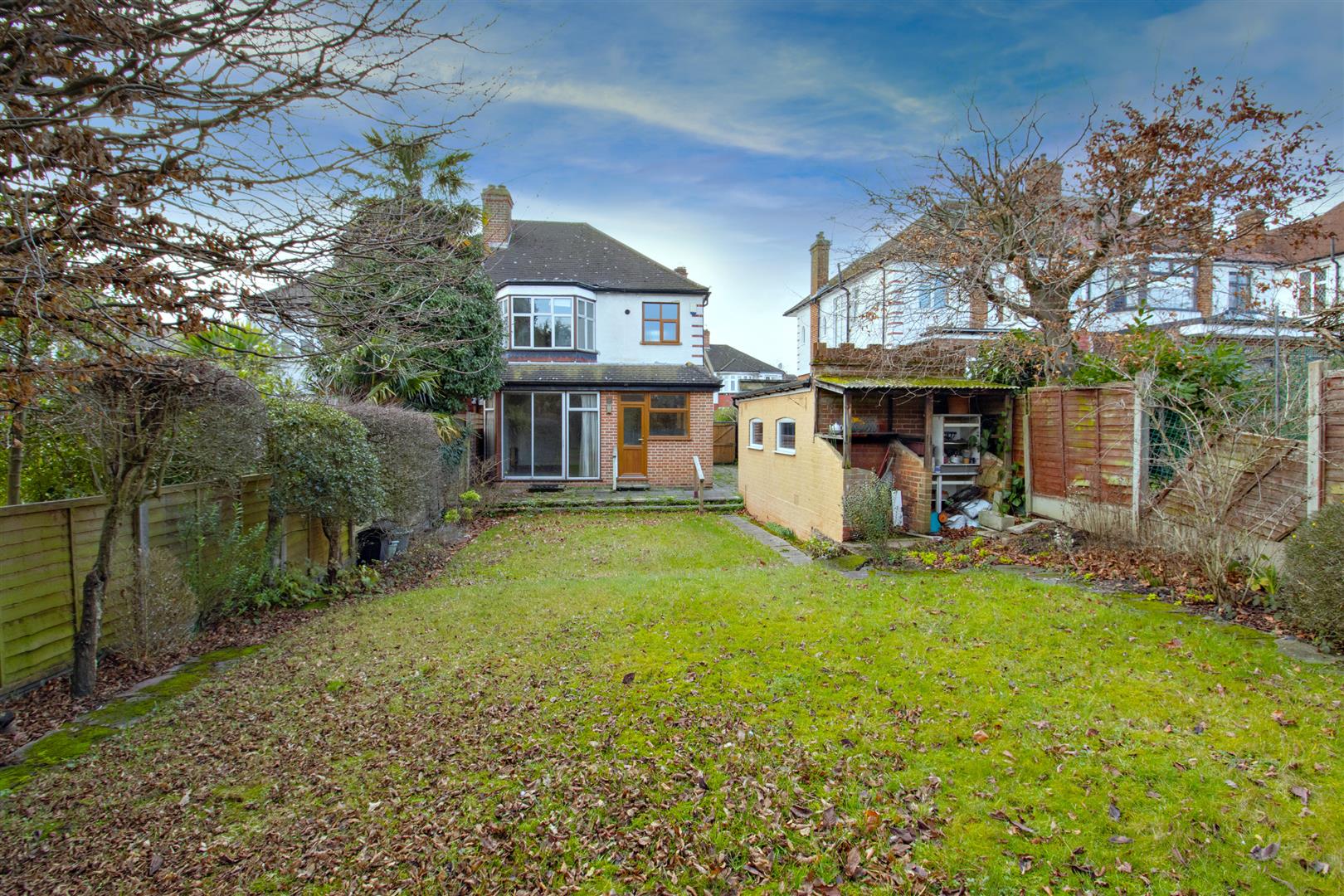 Property in South Lodge Drive, London, N14 4XP