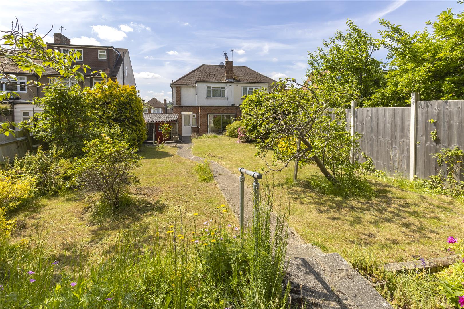 Property in Prince Avenue, London, N14 4TB