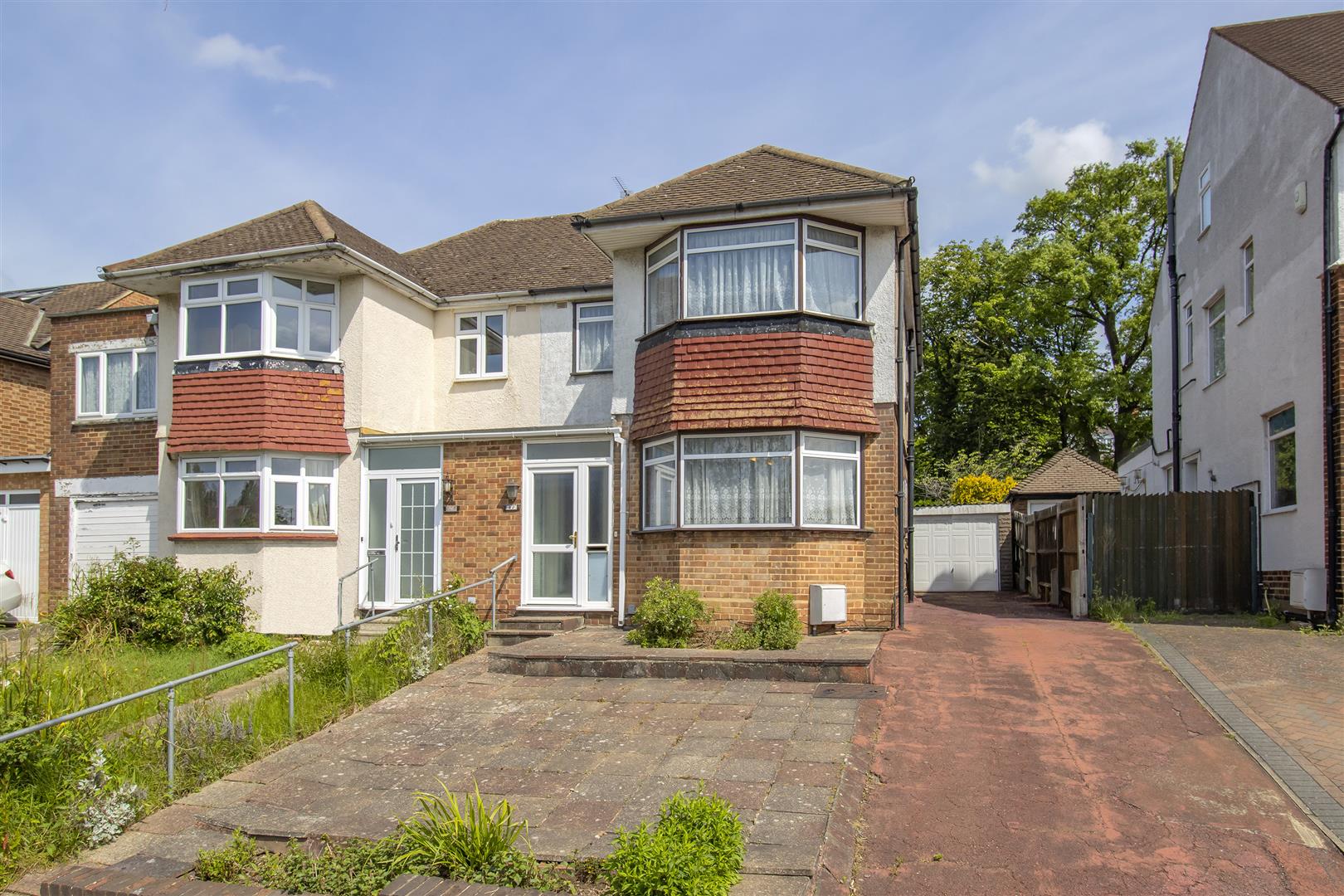 Property in Prince Avenue, London, N14 4TB