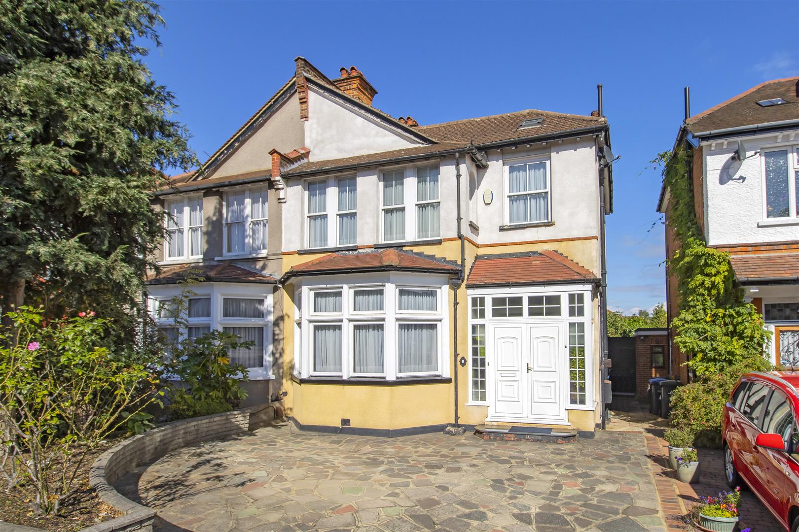 Property in Green Dragon Lane, London, N21 2LD