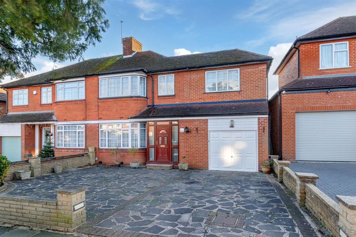 Merryhills Drive, Enfield, EN2 7PQ