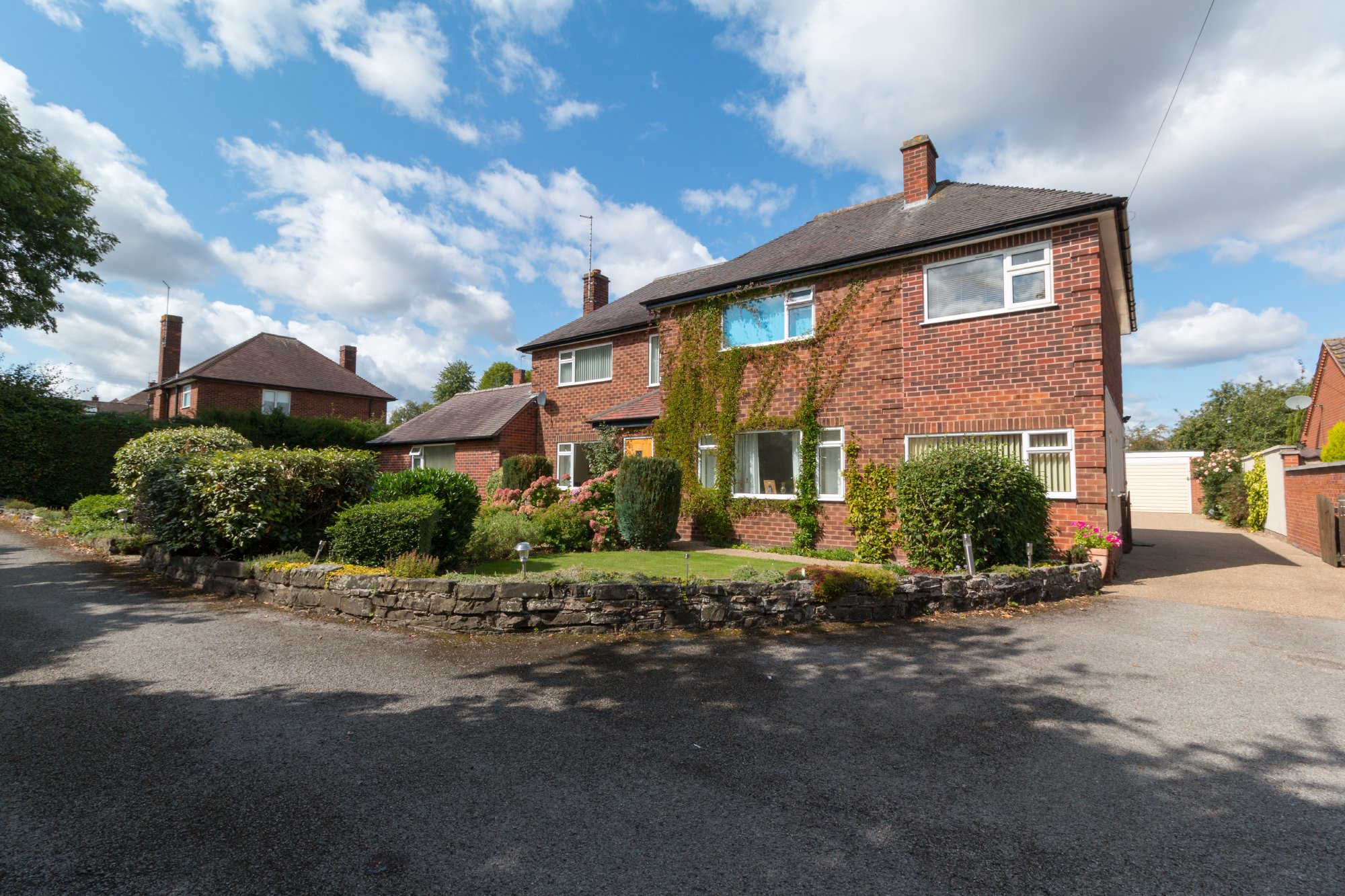 Property in Lower Kirklington Road, Southwell, Nottinghamshire, NG25 0DN