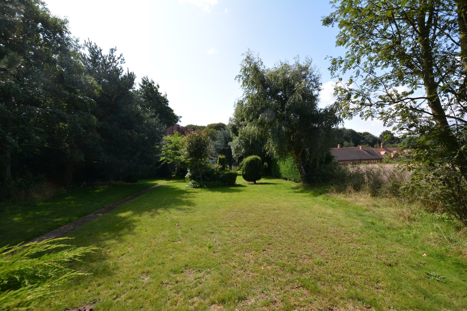 Property in Rufford Lane, Rufford, Newark, Nottinghamshire, NG22 9DG