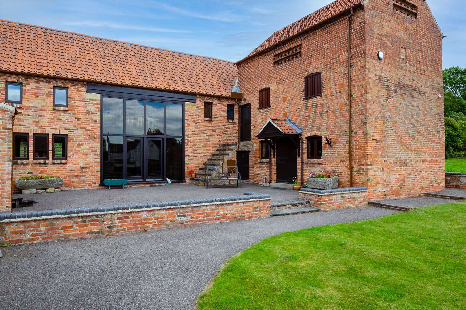 Property in Main Street, Upton, Newark, Nottinghamshire, NG23 5TE