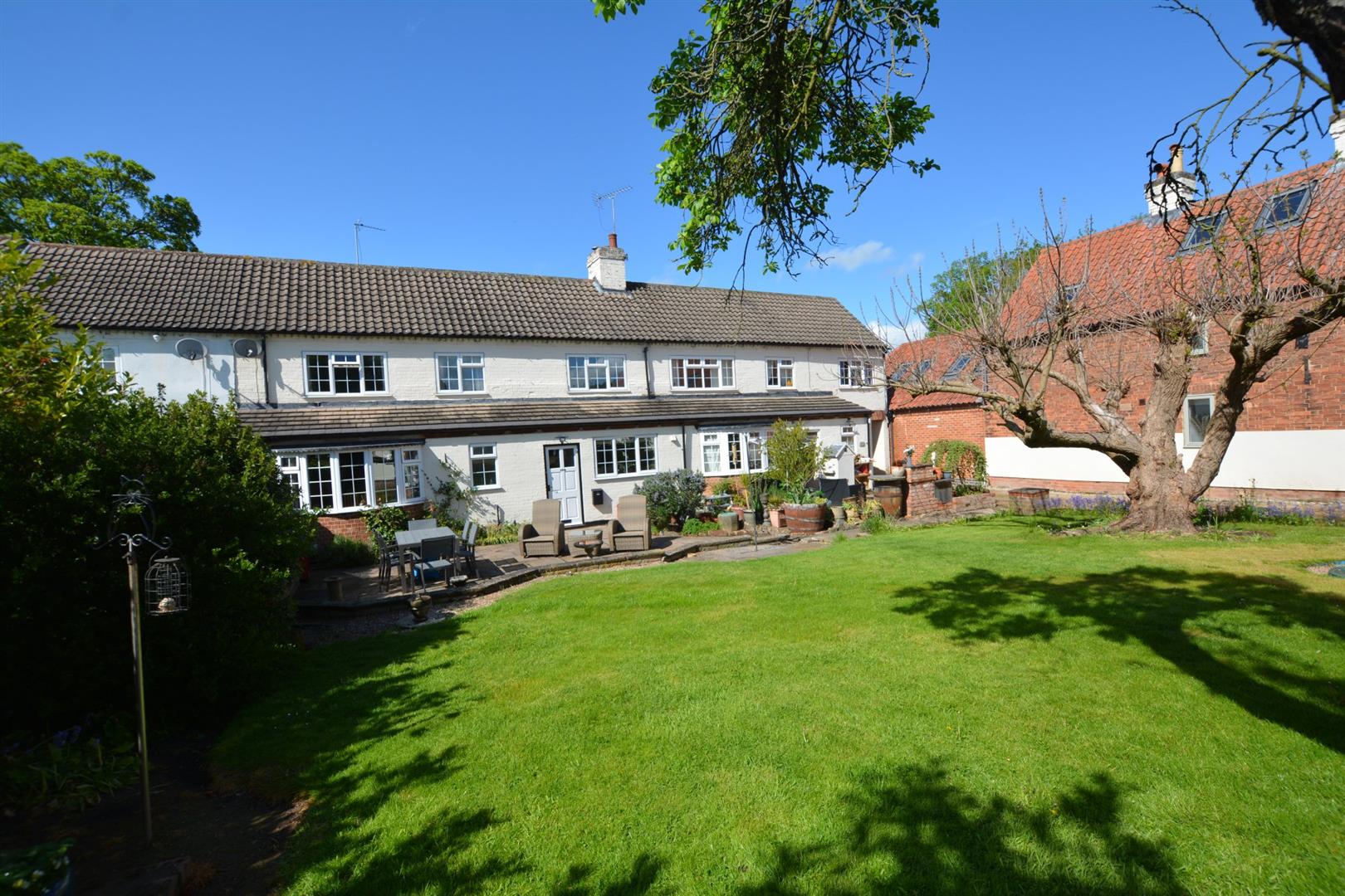 Property in Lowdham Lane, Woodborough, Nottingham, NG14 6DN