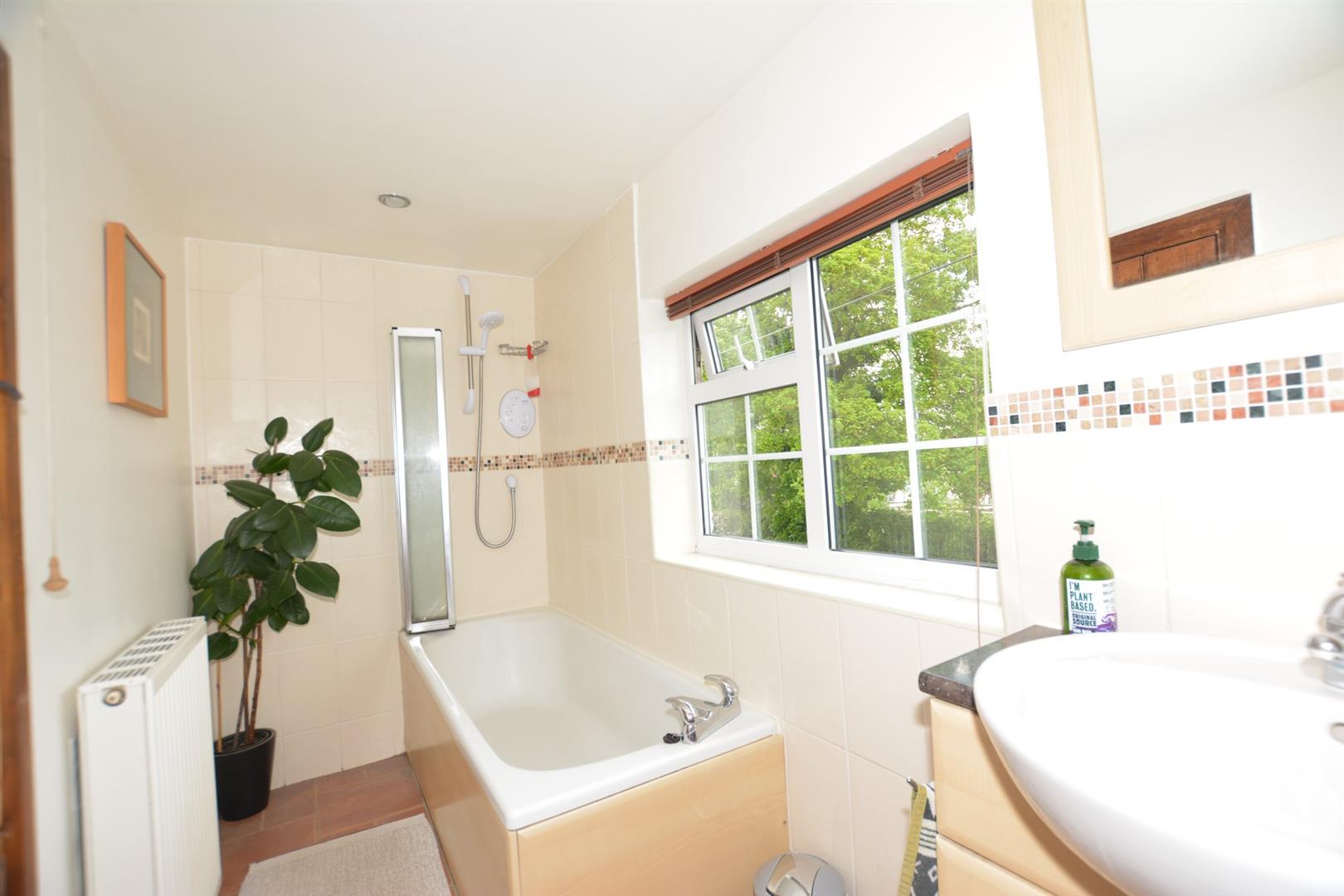 Property in Lowdham Lane, Woodborough, Nottingham, NG14 6DN