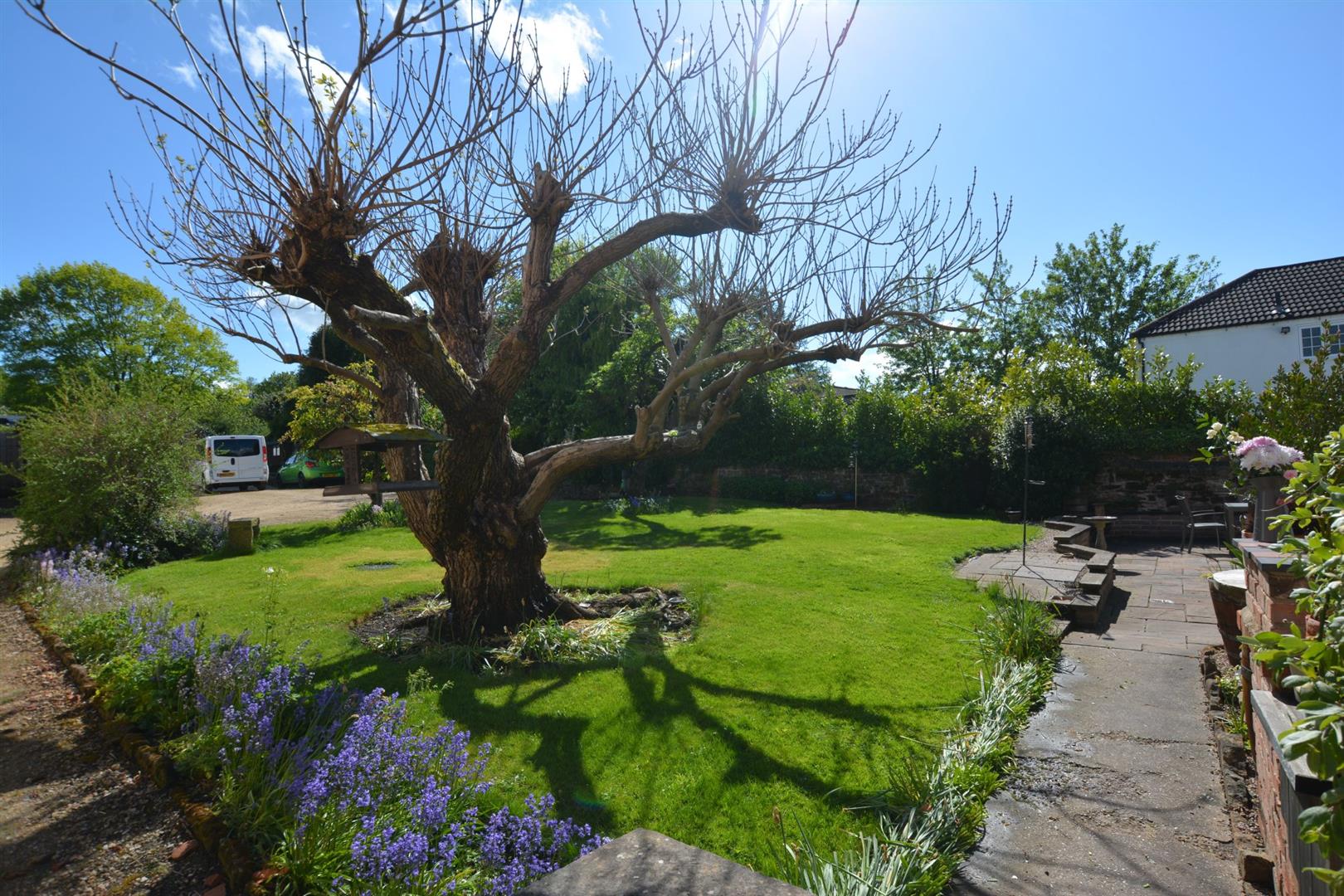 Property in Lowdham Lane, Woodborough, Nottingham, NG14 6DN