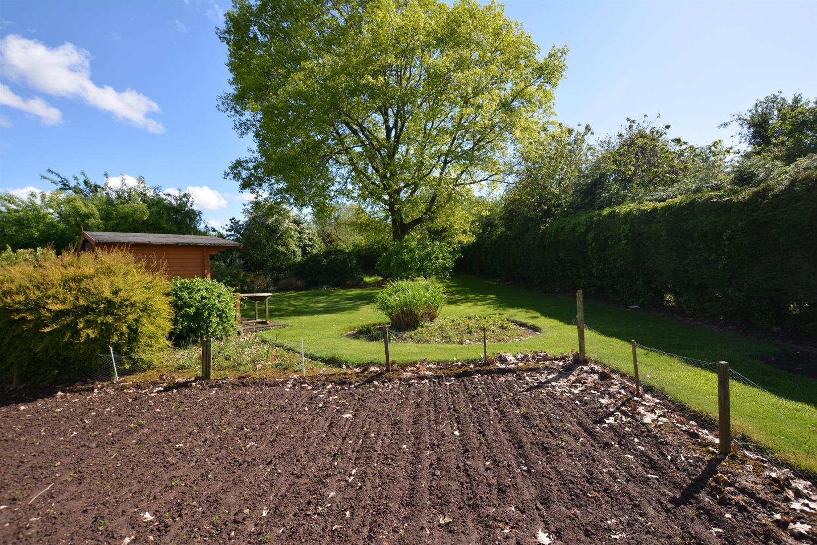 Property in Lowdham Lane, Woodborough, Nottingham, NG14 6DN