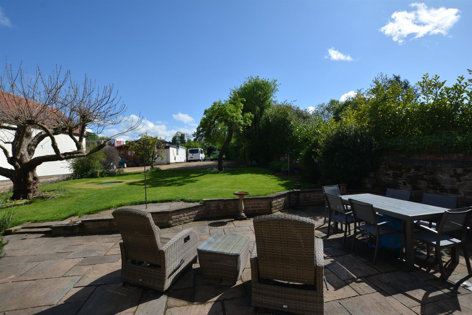 Property in Lowdham Lane, Woodborough, Nottingham, NG14 6DN