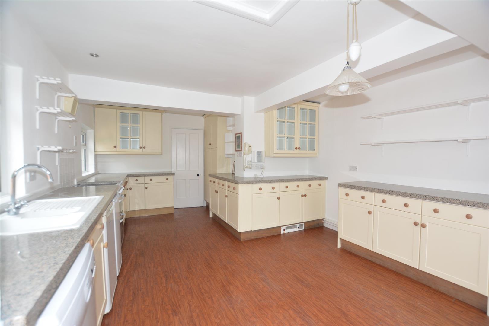 Property in Maypole Green, Wellow, Wellow Newark, Nottinghamshire, NG22 0FE