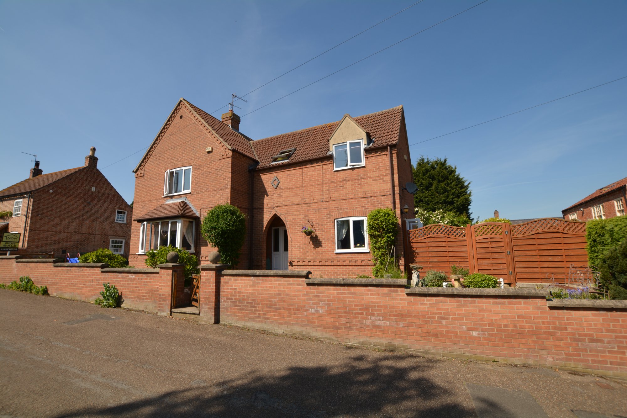 Property in Chapel Lane, Coddington, Newark, Nottinghamshire, NG24 2PW