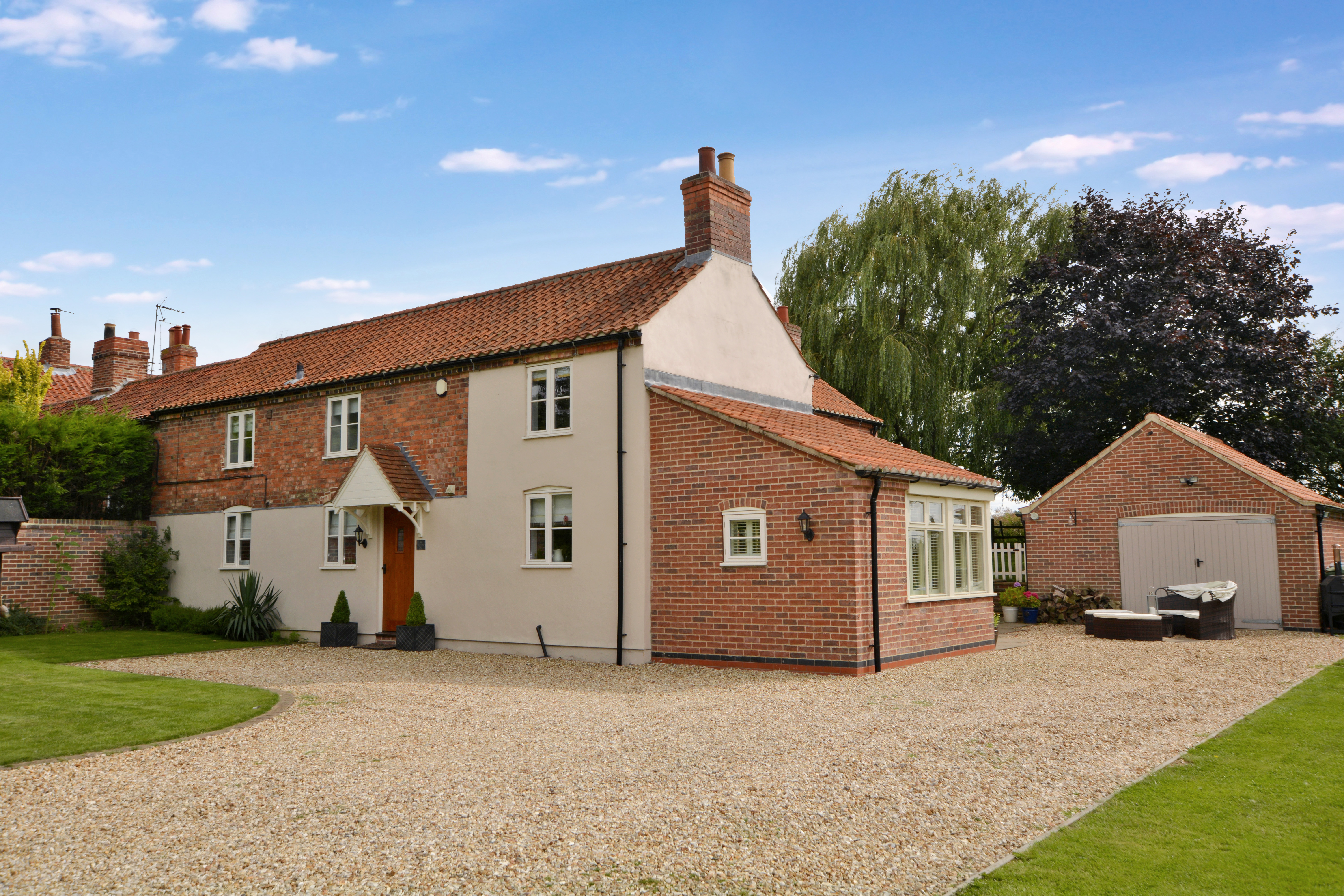 Property in Newark Road, Hawton, Newark, Nottinghamshire, NG24 3RW