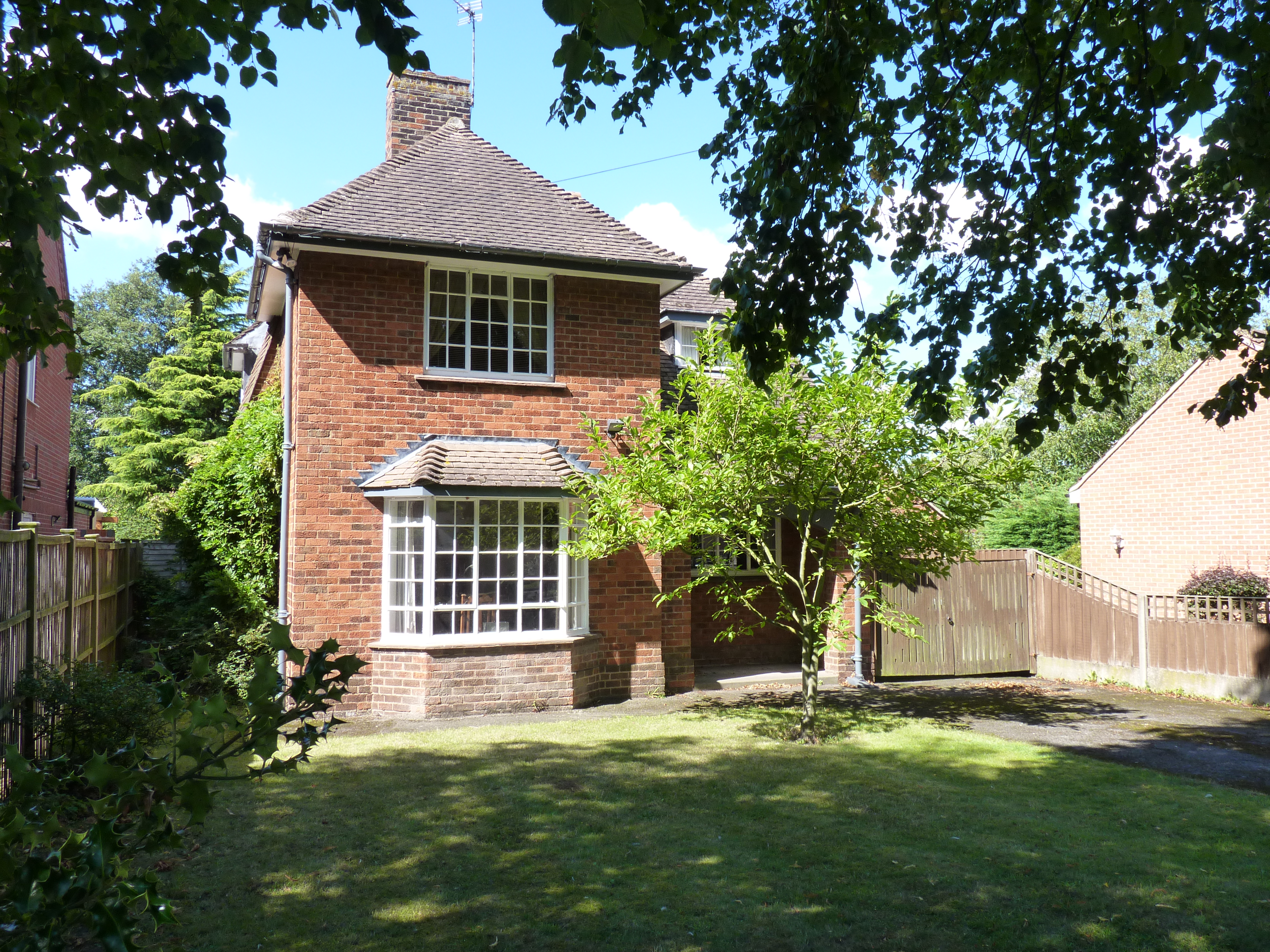 Property in Hawton Road, Newark, Nottinghamshire, NG24 4QF