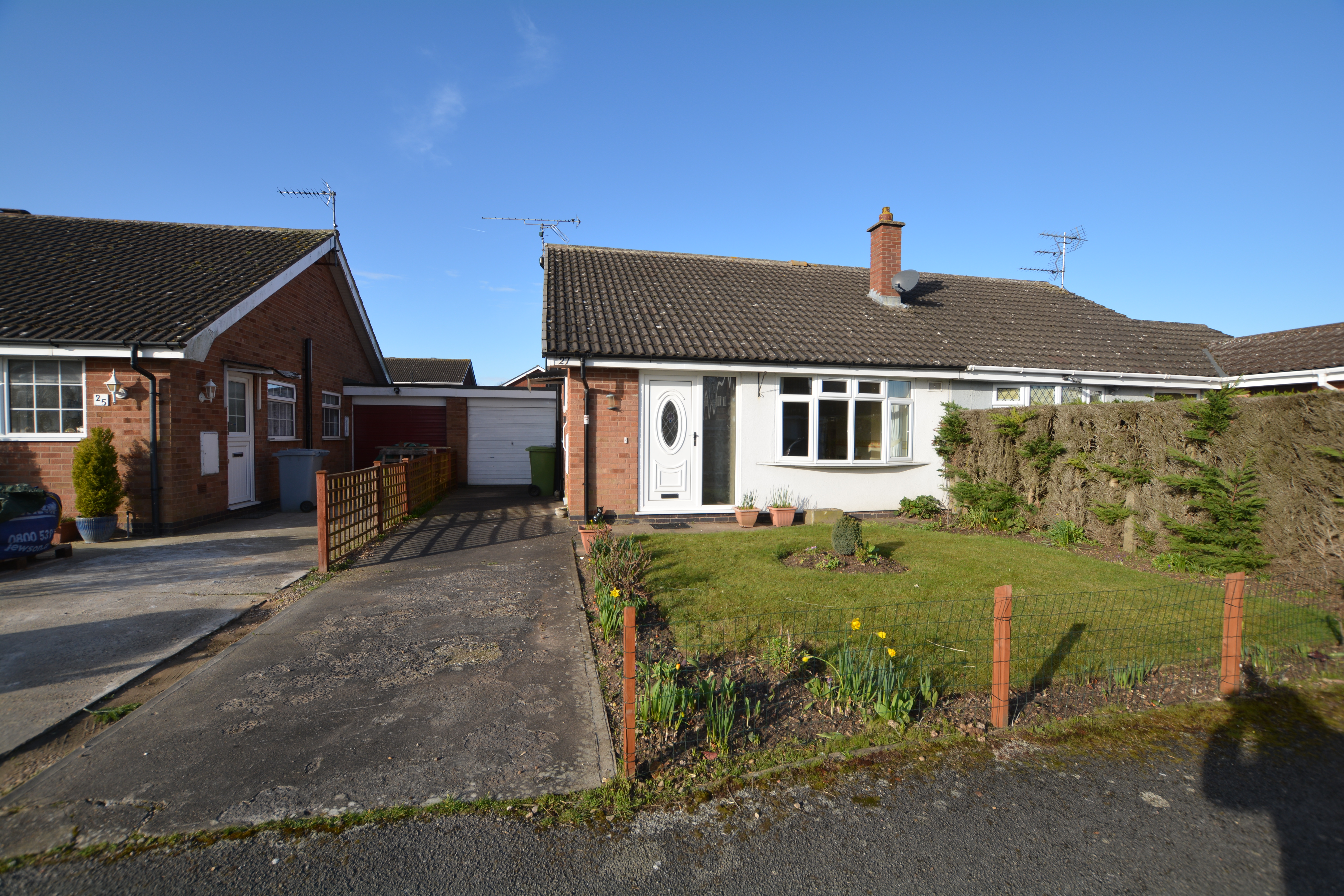 Property in Crew Road, Collingham, Newark, Nottinghamshire, NG23 7ST