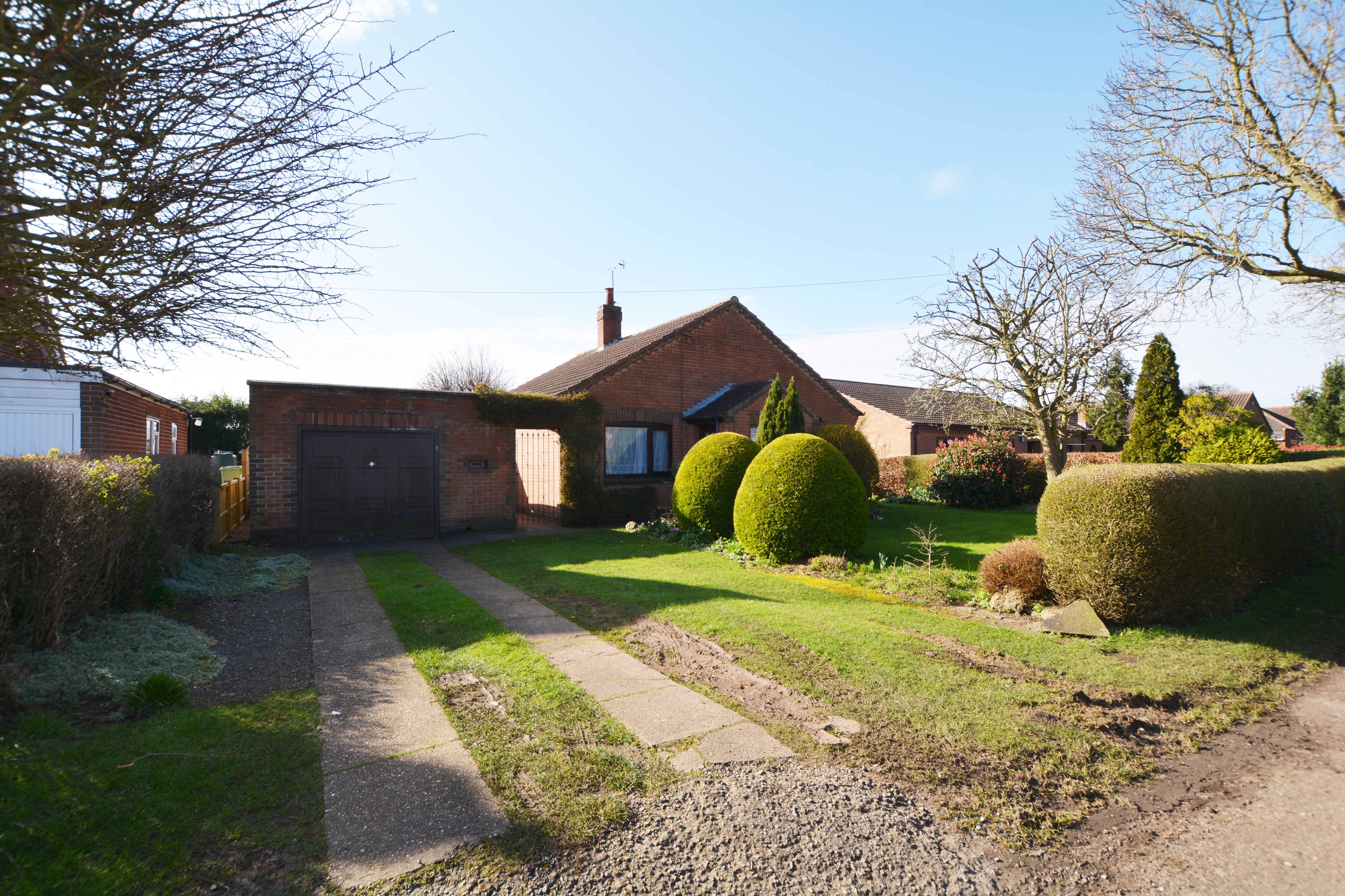 Property in Waltons Lane, North Muskham, Newark, Nottinghamshire, NG23 6EU