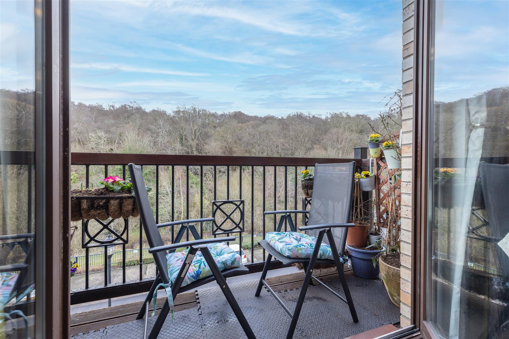 27 Esk Bridge, Penicuik, EH26 8QR