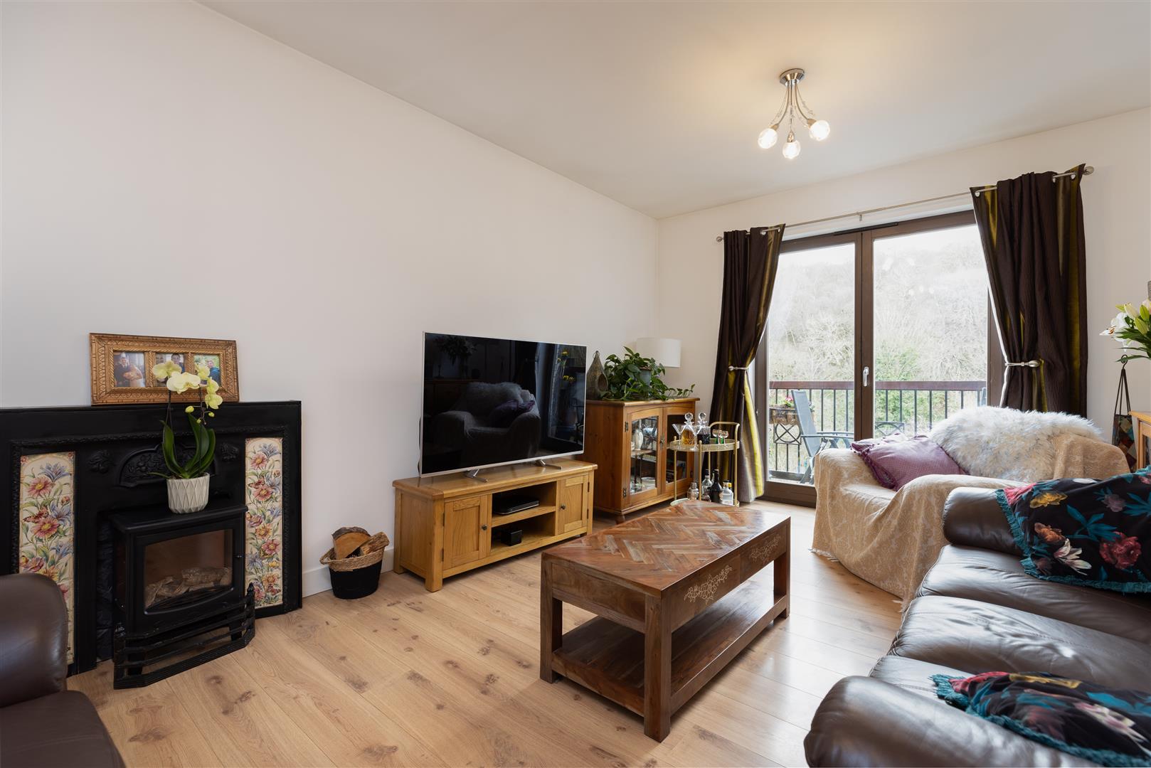 27 Esk Bridge, Penicuik, EH26 8QR