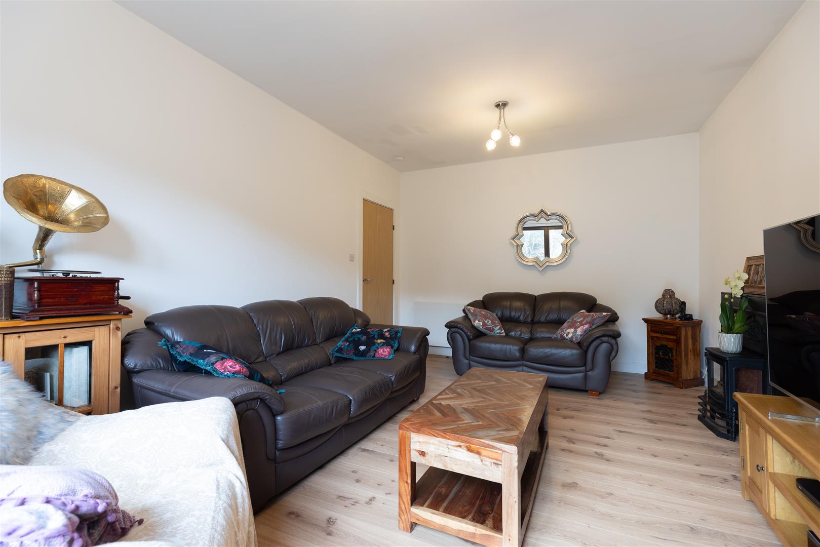 27 Esk Bridge, Penicuik, EH26 8QR