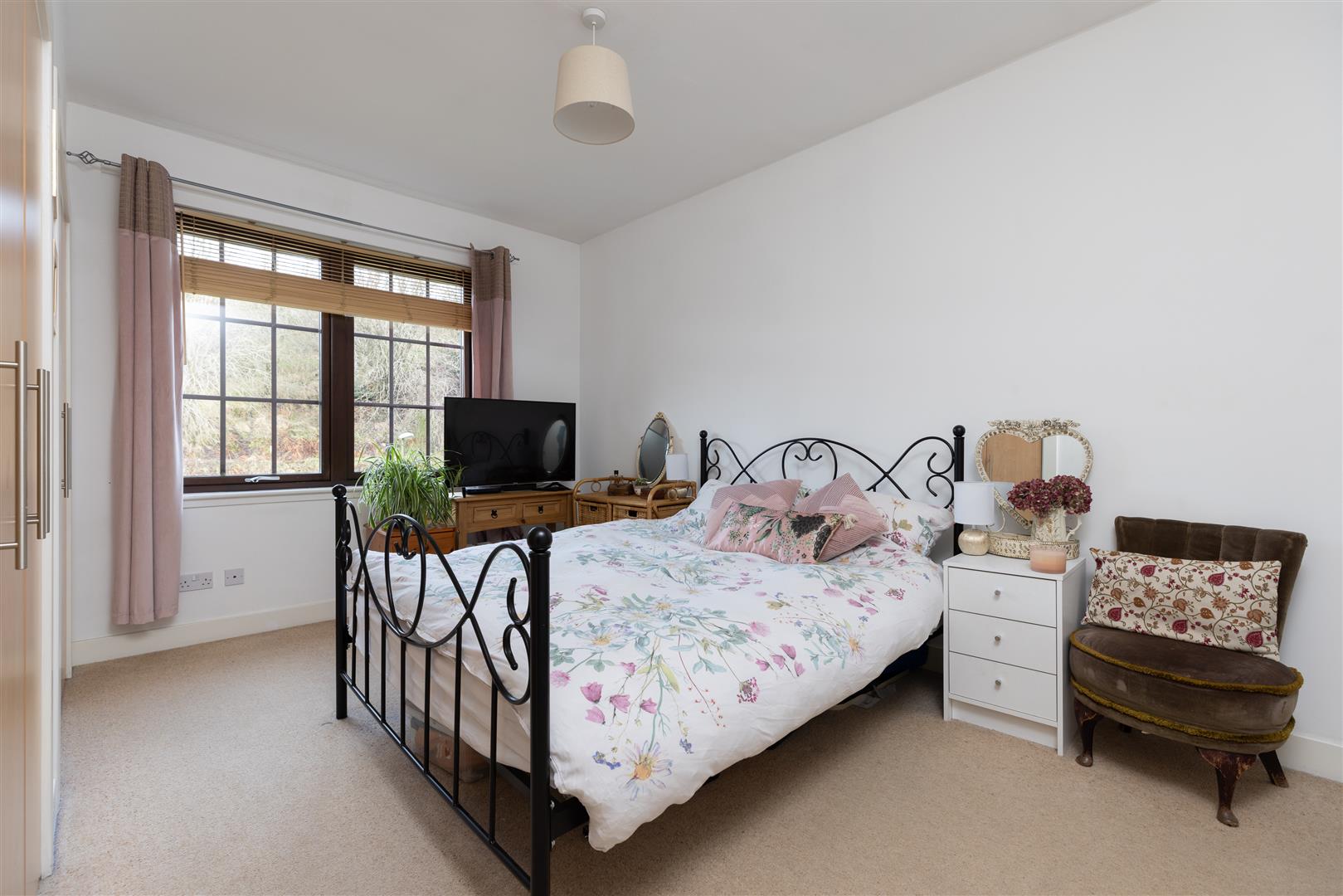 27 Esk Bridge, Penicuik, EH26 8QR