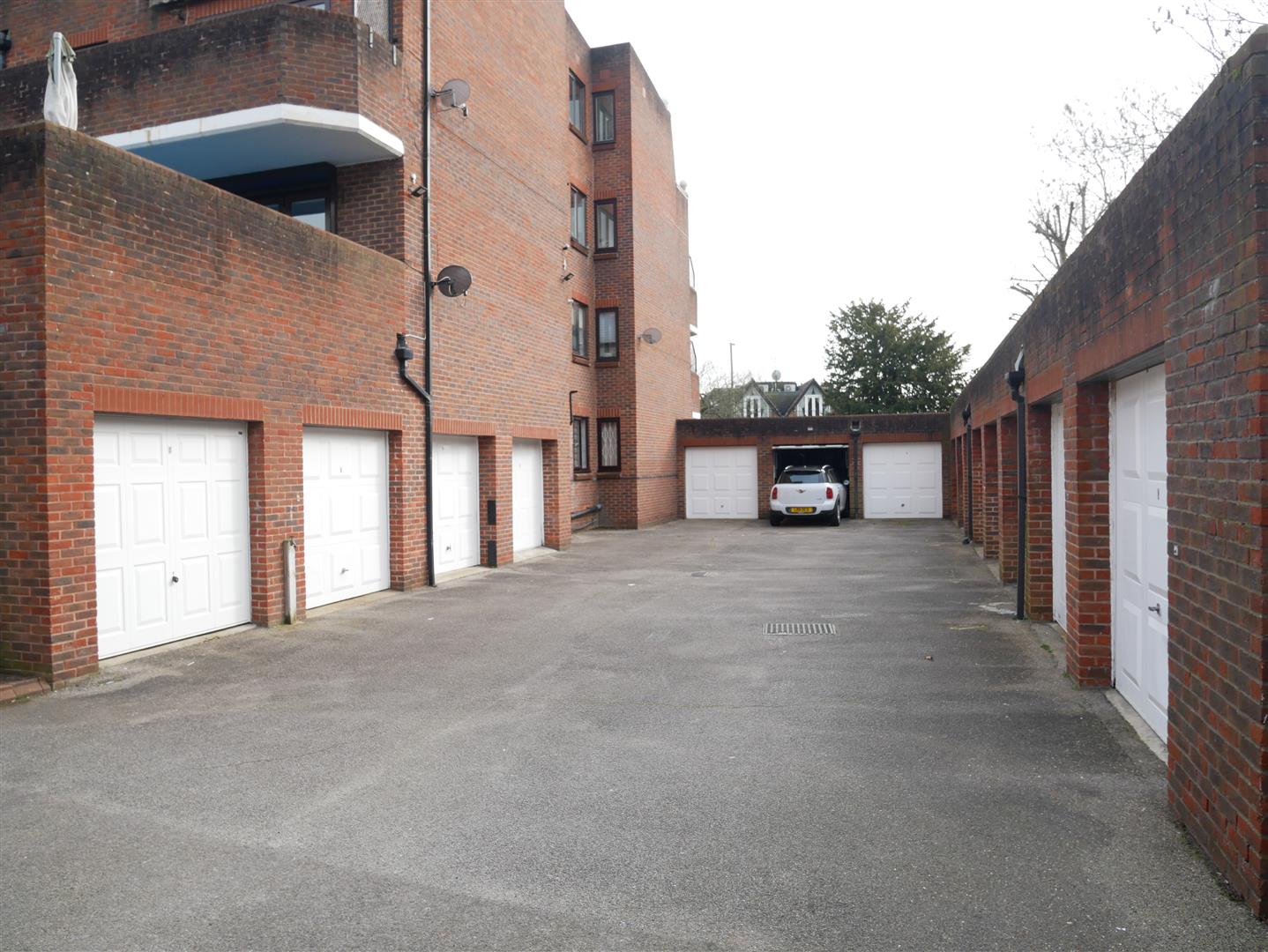 Property in Beaulieu House, Holders Hill Road, Hendon, London, NW4 1JY