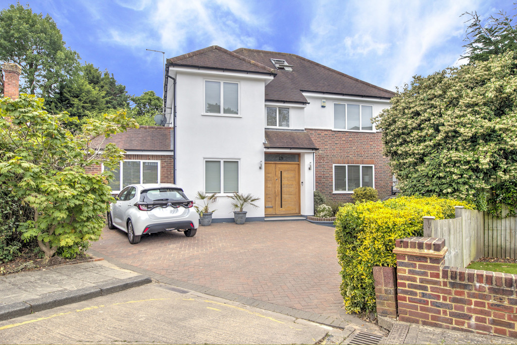 Property in Paines Close, Pinner, HA5 3BN