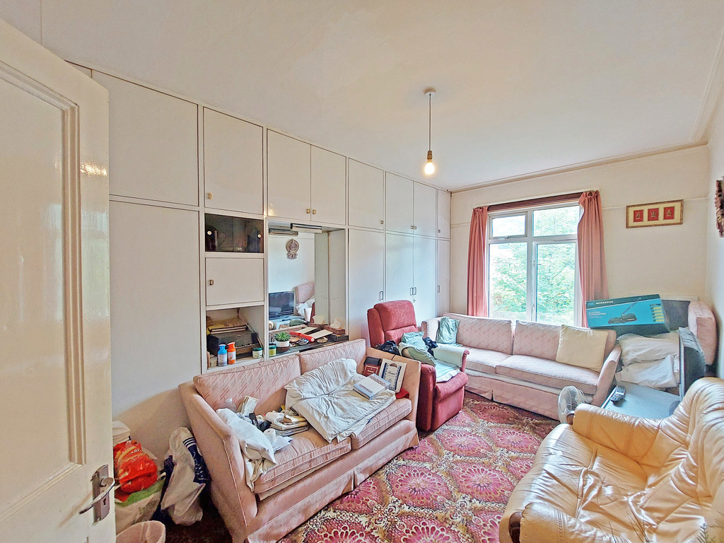 Property in Whitehall Road, Harrow, HA1 3AL