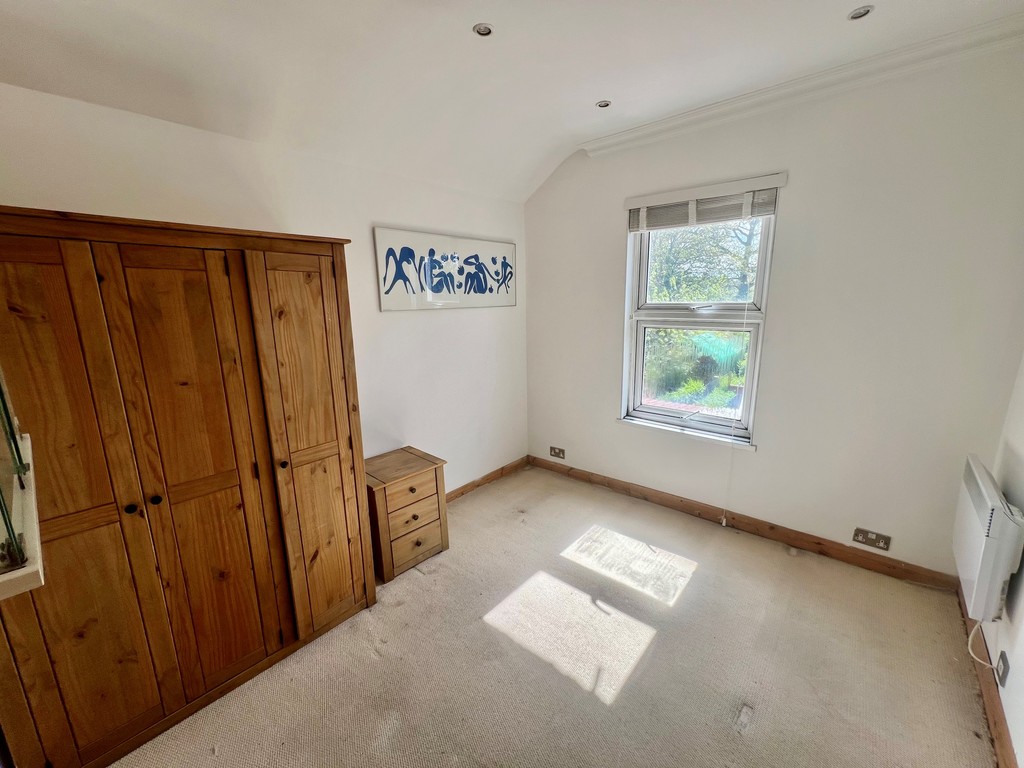 Property in Kingsley Road, Pinner, HA5 5RB