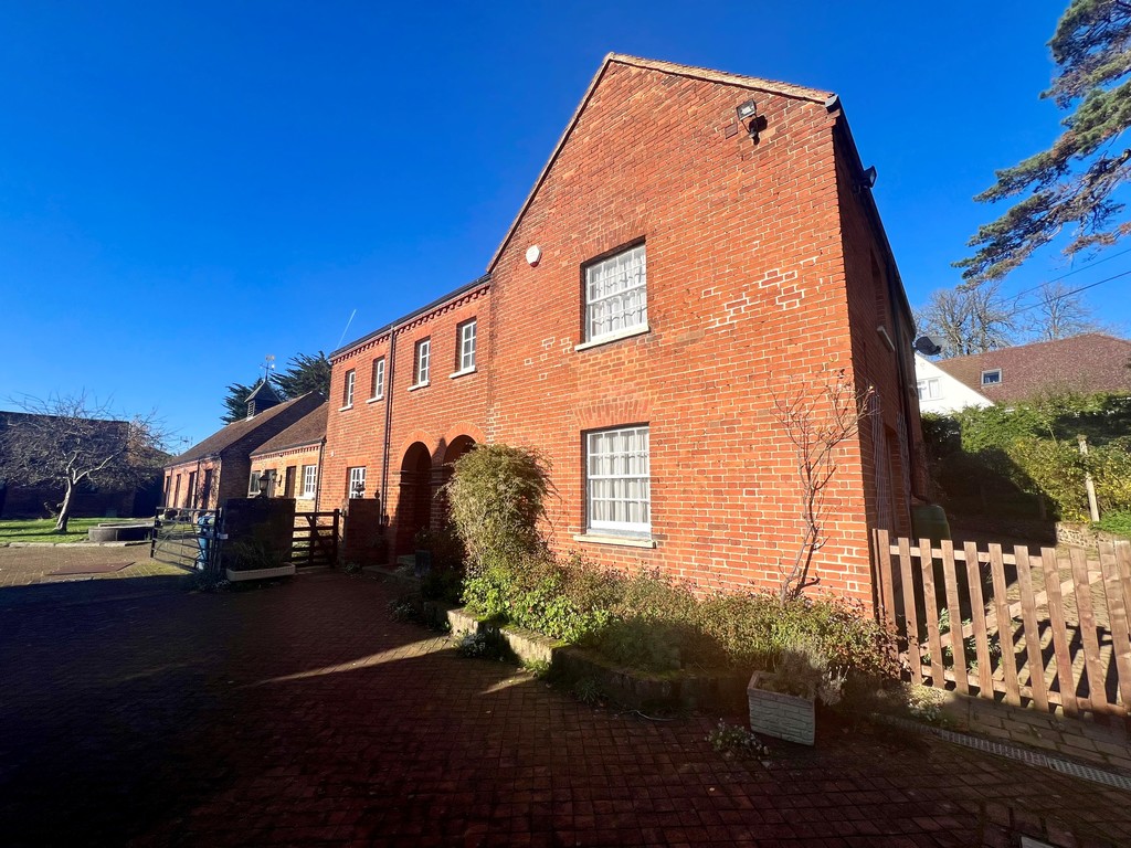 Property in Pinner Hill Road , Pinner, HA5 3YQ